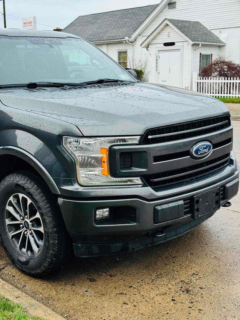 Ford F-150 Vehicle Full-screen Gallery Image 03