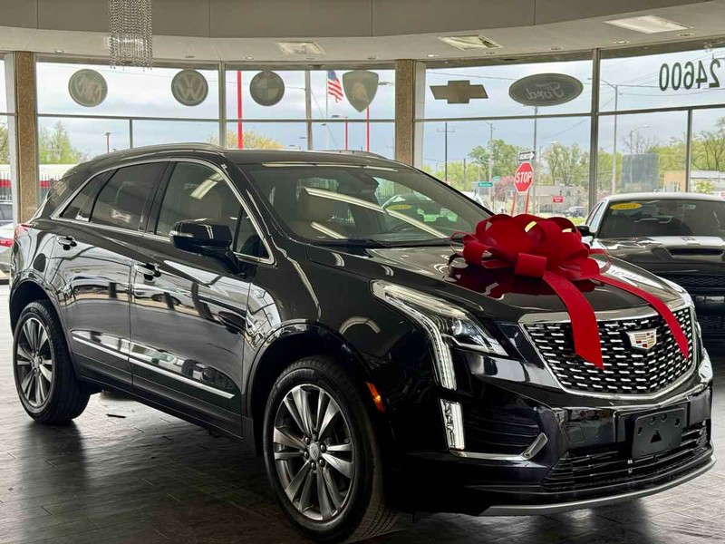 Cadillac XT5 Vehicle Full-screen Gallery Image 01