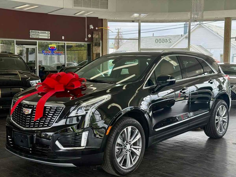 Cadillac XT5 Vehicle Full-screen Gallery Image 02