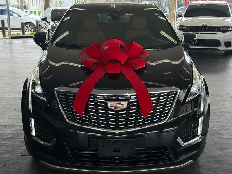 Cadillac XT5 Vehicle Full-screen Gallery Image 03