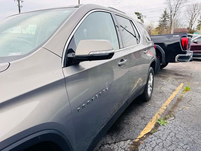Chevrolet Traverse Vehicle Full-screen Gallery Image 03