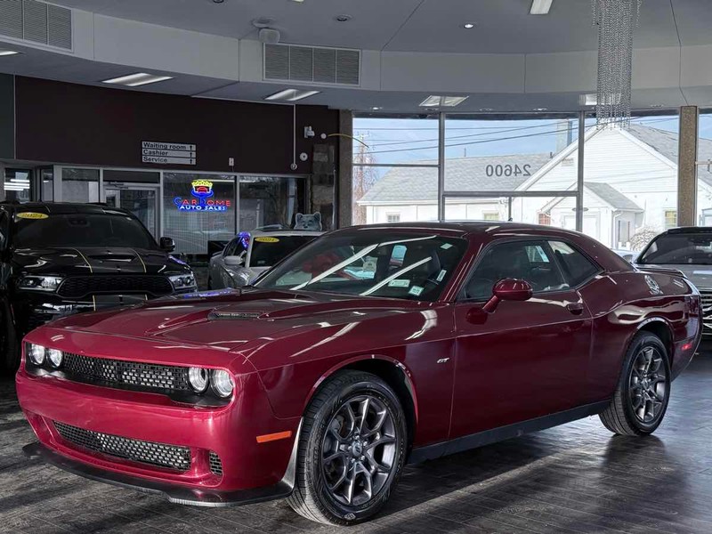 Dodge Challenger Vehicle Full-screen Gallery Image 02