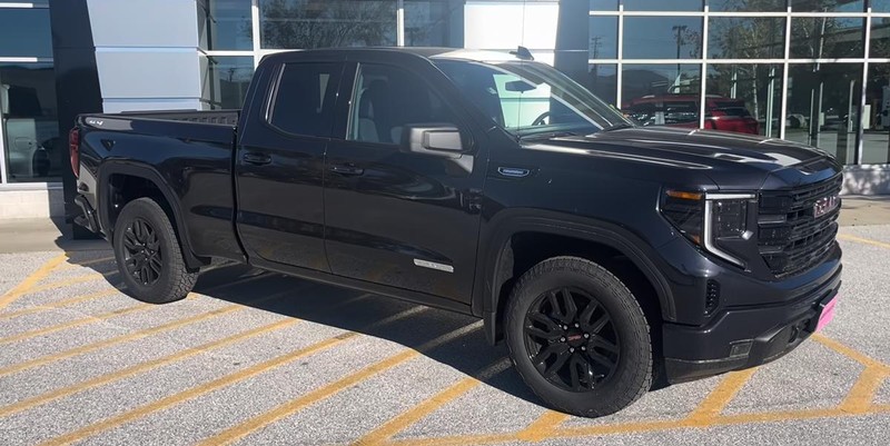 GMC Sierra 1500 Vehicle Full-screen Gallery Image 03