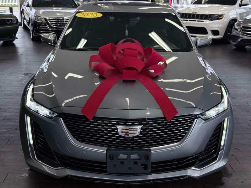 Cadillac CT5 Vehicle Full-screen Gallery Image 03