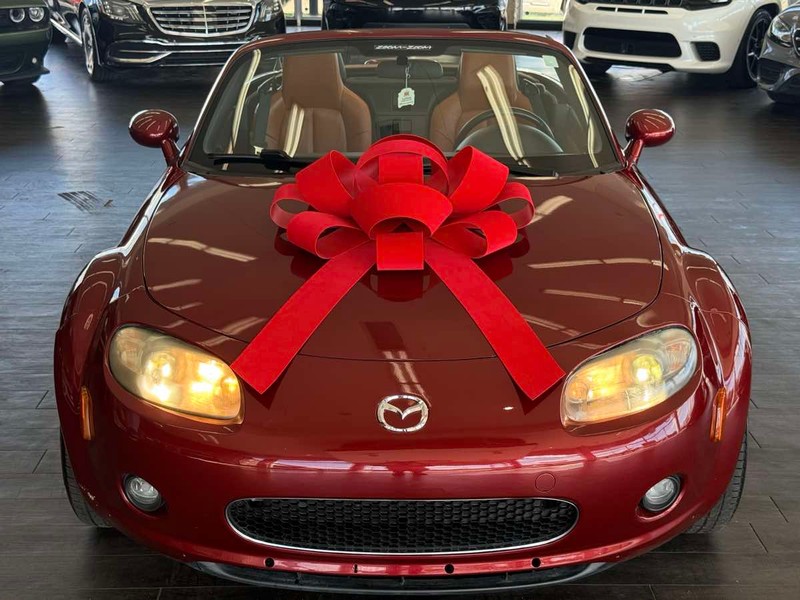 Mazda MX-5 Miata Vehicle Full-screen Gallery Image 03