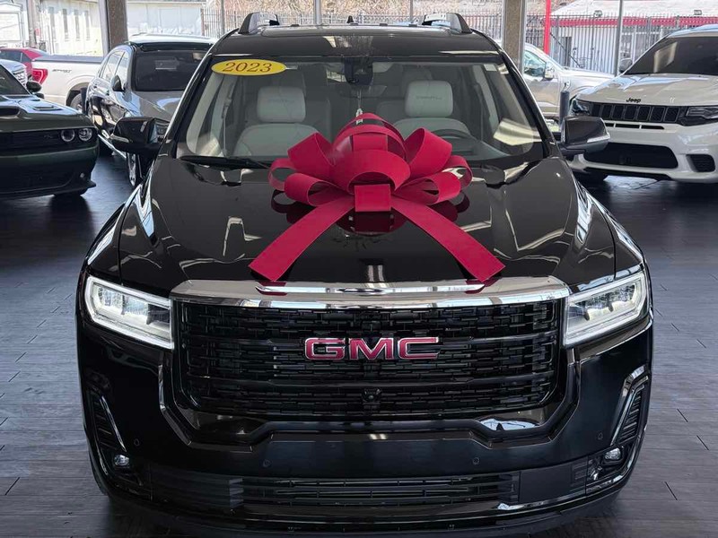 GMC Acadia Vehicle Full-screen Gallery Image 03