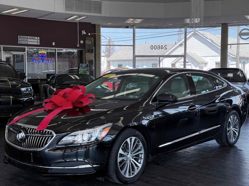 Buick LaCrosse Vehicle Full-screen Gallery Image 02