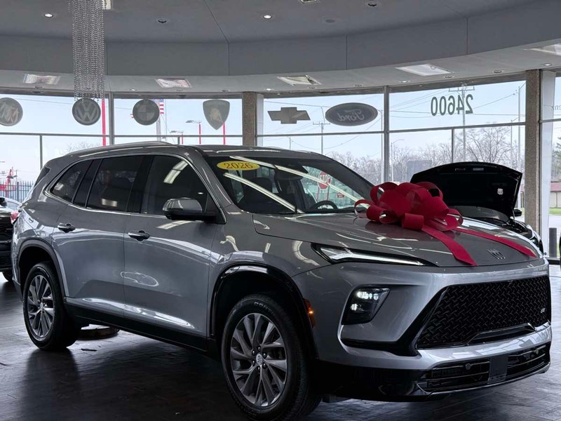 Buick Enclave Vehicle Full-screen Gallery Image 01