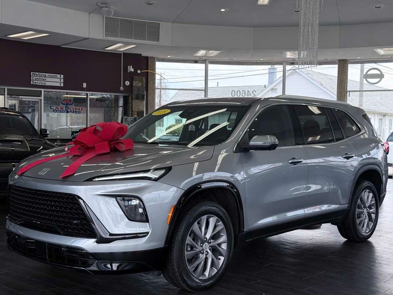 Buick Enclave Vehicle Full-screen Gallery Image 02