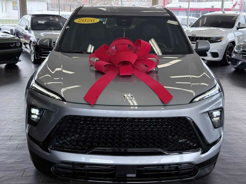 Buick Enclave Vehicle Full-screen Gallery Image 03