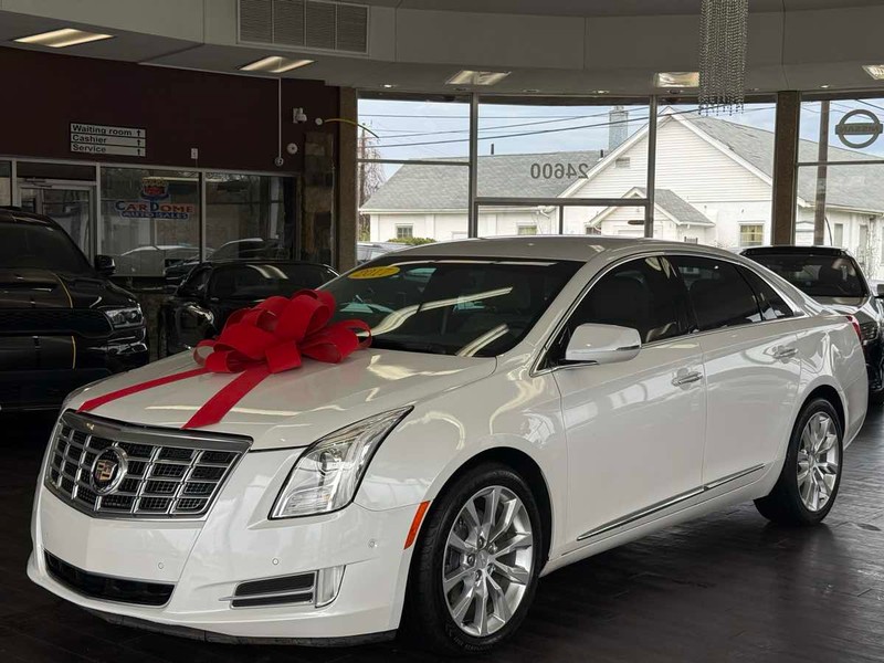 Cadillac XTS Vehicle Full-screen Gallery Image 02