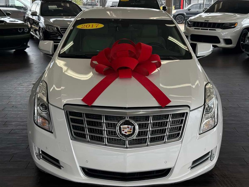 Cadillac XTS Vehicle Full-screen Gallery Image 03