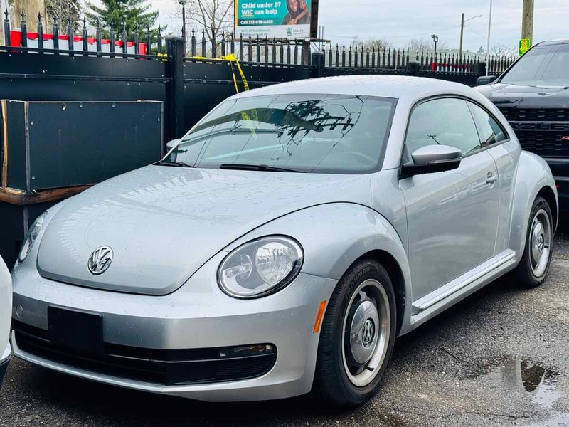 Volkswagen Beetle Vehicle Full-screen Gallery Image 01