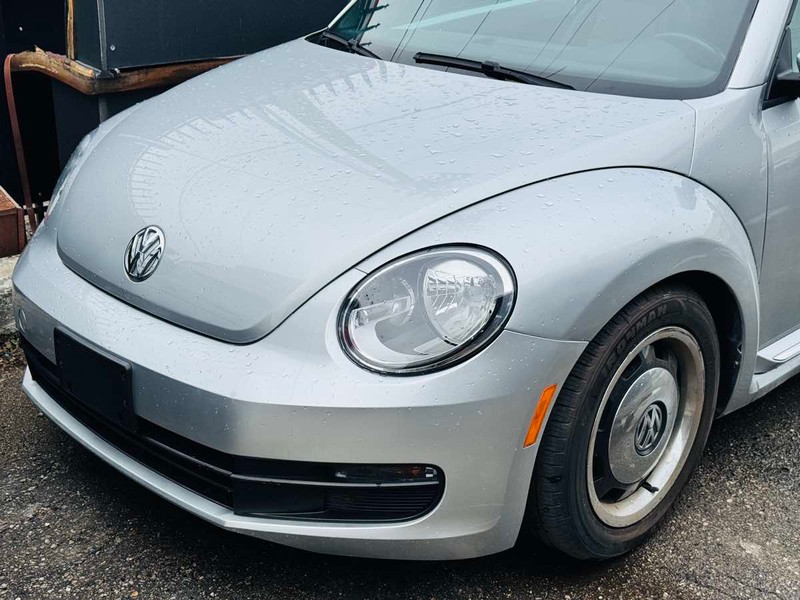 Volkswagen Beetle Vehicle Full-screen Gallery Image 02