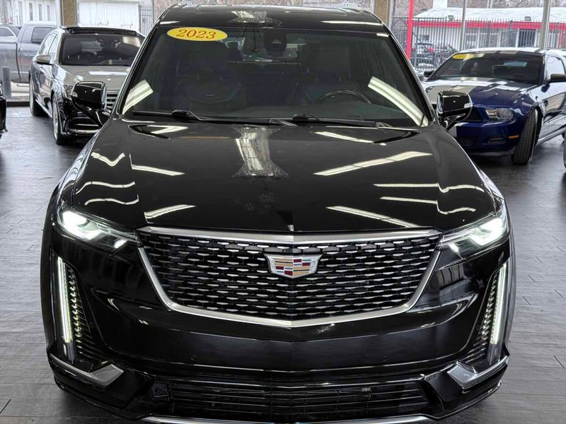 Cadillac XT6 Vehicle Full-screen Gallery Image 03