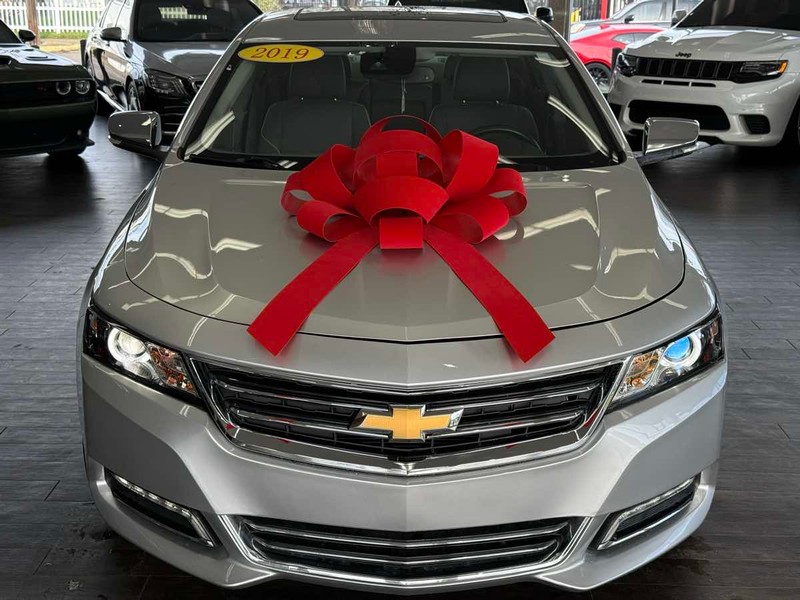 Chevrolet Impala Vehicle Full-screen Gallery Image 03