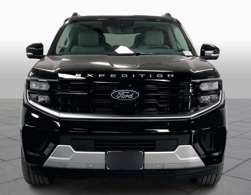 Ford Expedition Vehicle Full-screen Gallery Image 03