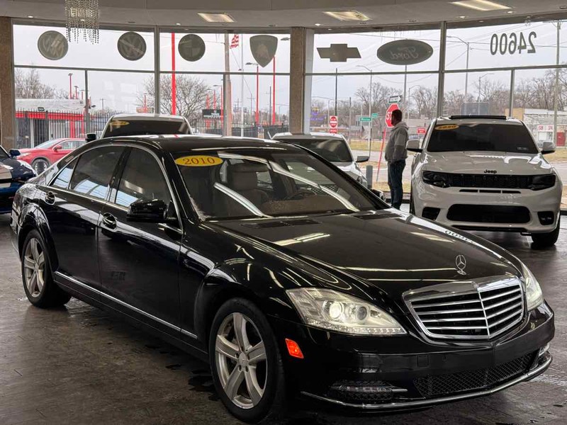 Mercedes-Benz S-Class Vehicle Full-screen Gallery Image 01