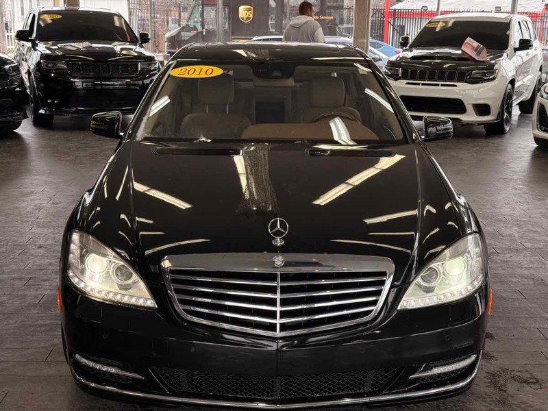 Mercedes-Benz S-Class Vehicle Full-screen Gallery Image 03