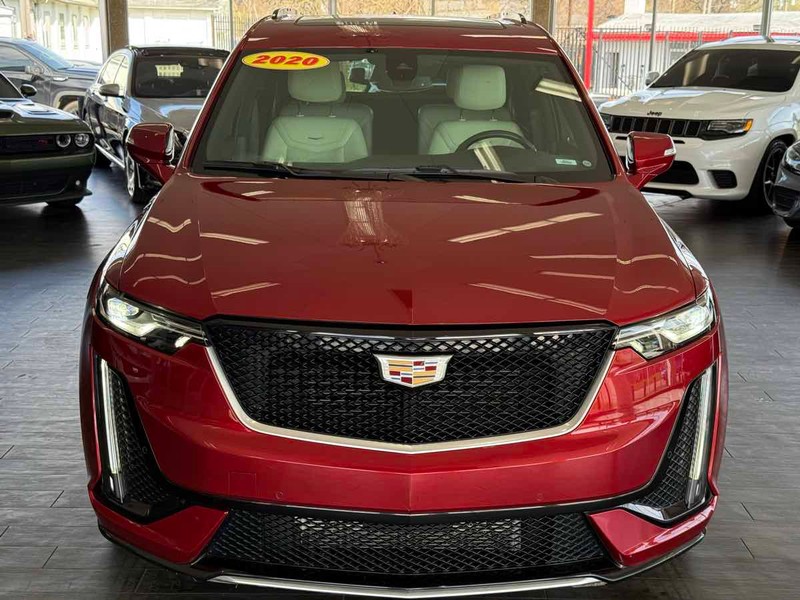 Cadillac XT6 Vehicle Full-screen Gallery Image 03
