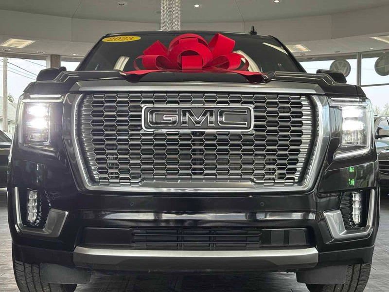 GMC Yukon XL Vehicle Full-screen Gallery Image 02