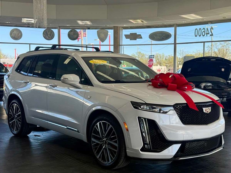 Cadillac XT6 Vehicle Full-screen Gallery Image 01