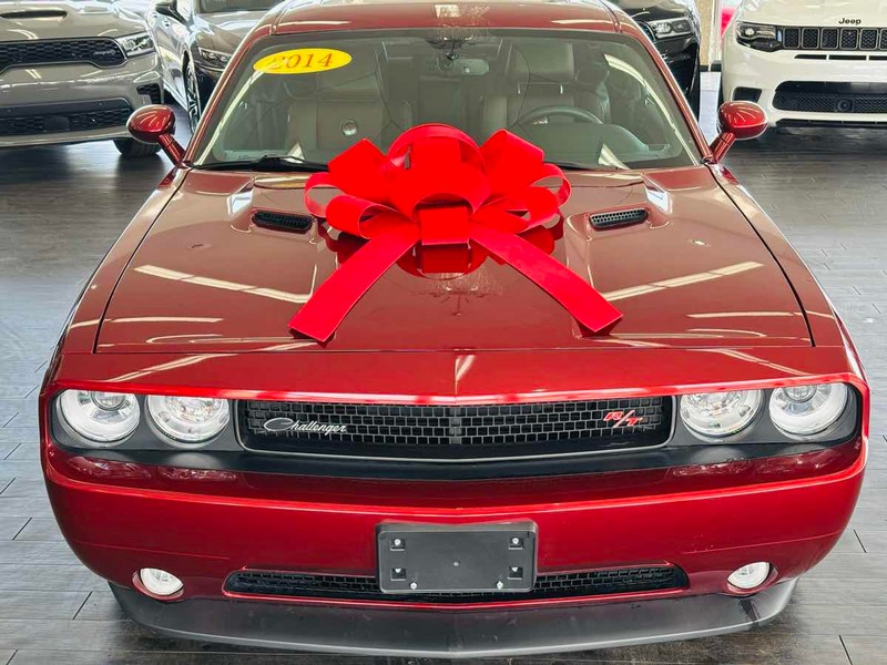 Dodge Challenger Vehicle Full-screen Gallery Image 03