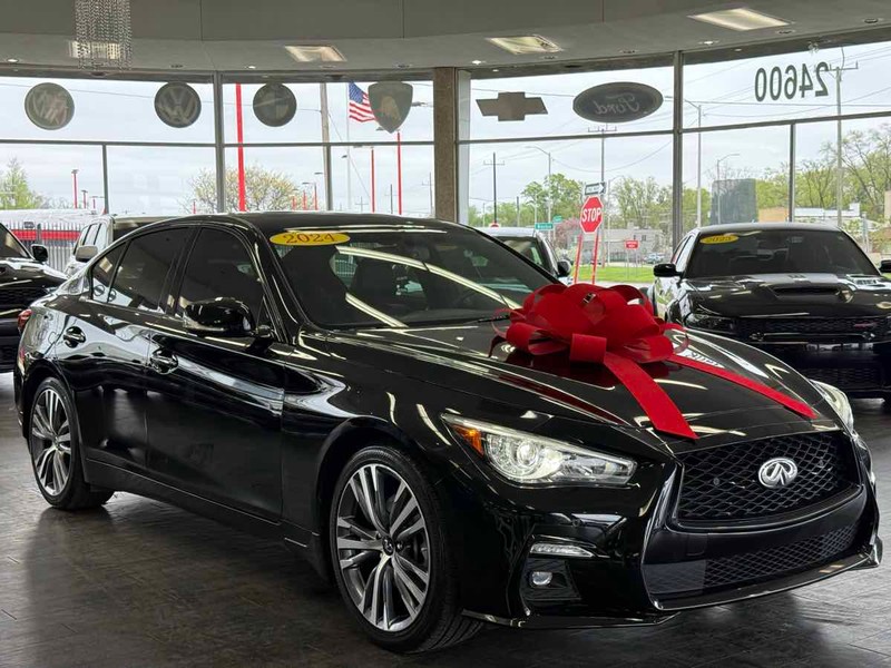 INFINITI Q50 Vehicle Full-screen Gallery Image 01