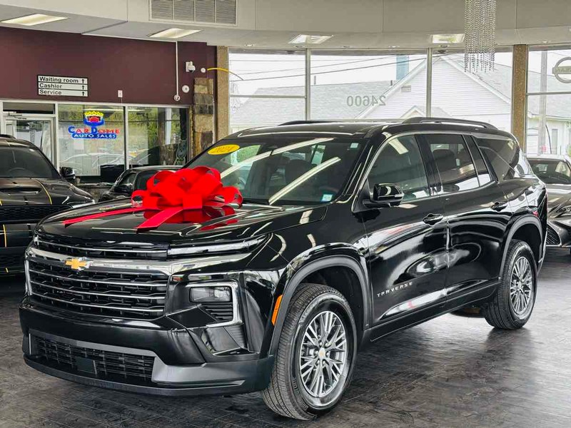 Chevrolet Traverse Vehicle Full-screen Gallery Image 02