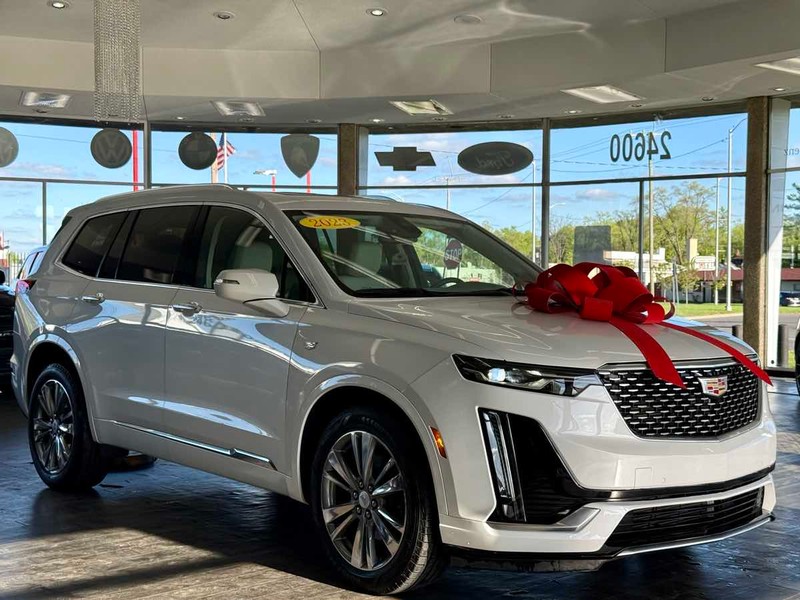 Cadillac XT6 Vehicle Full-screen Gallery Image 01