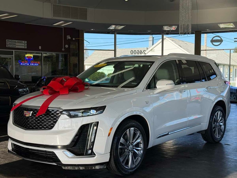 Cadillac XT6 Vehicle Full-screen Gallery Image 02