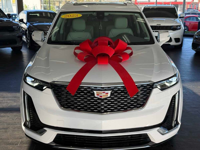 Cadillac XT6 Vehicle Full-screen Gallery Image 03