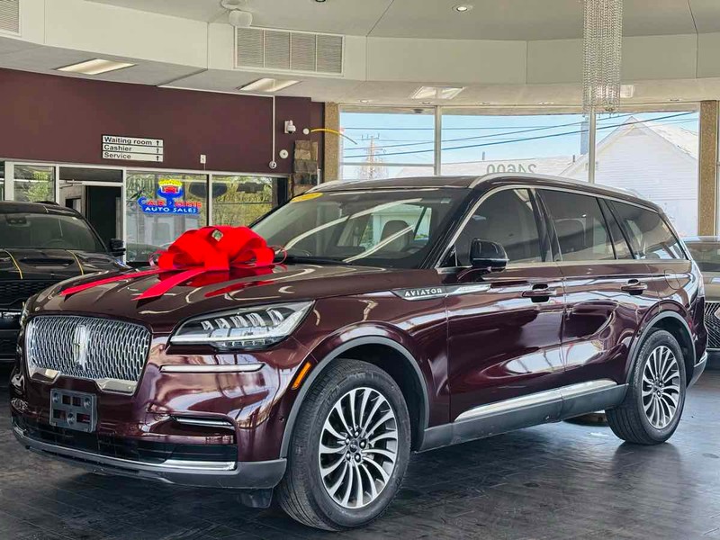 Lincoln Aviator Vehicle Full-screen Gallery Image 02