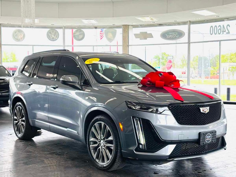 Cadillac XT6 Vehicle Full-screen Gallery Image 01