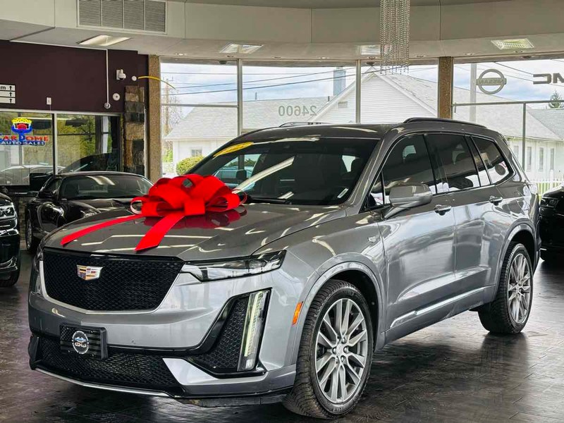 Cadillac XT6 Vehicle Full-screen Gallery Image 02