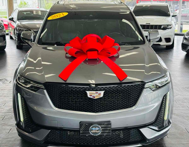 Cadillac XT6 Vehicle Full-screen Gallery Image 03