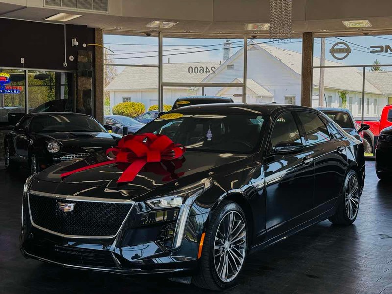 Cadillac CT6-V Vehicle Full-screen Gallery Image 02