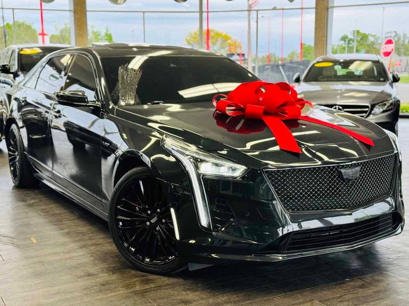 Cadillac CT6-V Vehicle Full-screen Gallery Image 03