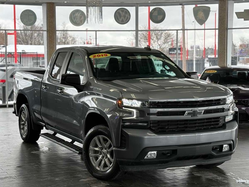 Chevrolet Silverado 1500 Vehicle Full-screen Gallery Image 02