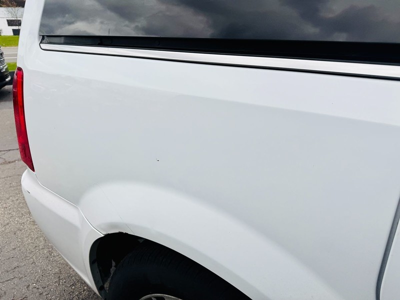 Chrysler Town & Country Vehicle Full-screen Gallery Image 03