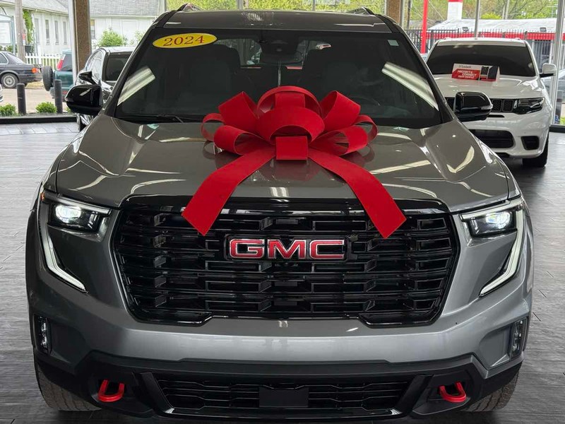 GMC Acadia Vehicle Full-screen Gallery Image 03