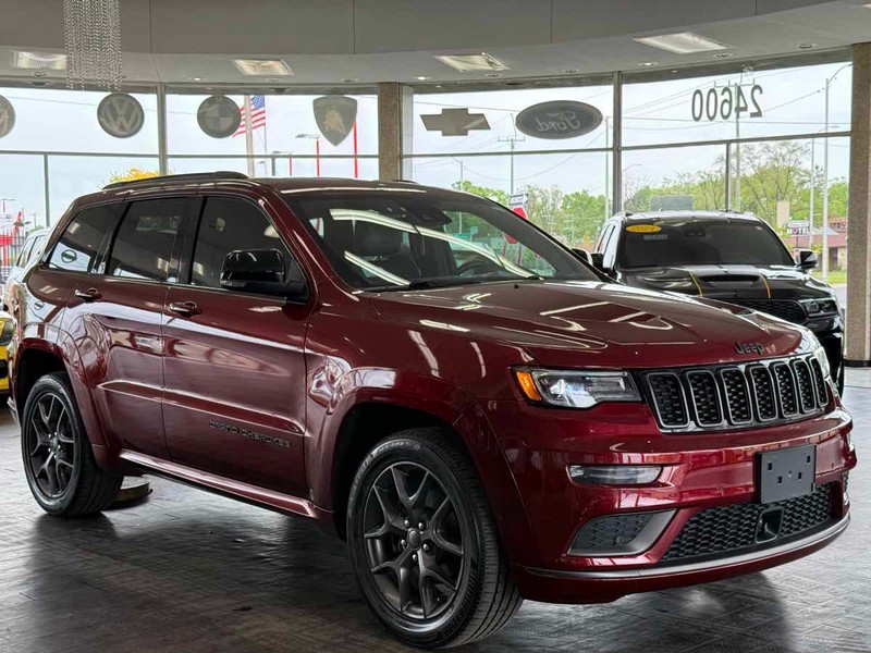 Jeep Grand Cherokee Vehicle Full-screen Gallery Image 01