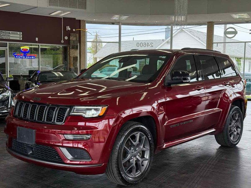 Jeep Grand Cherokee Vehicle Full-screen Gallery Image 02