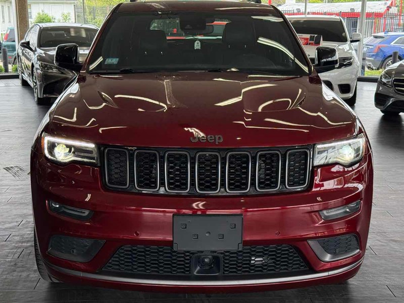Jeep Grand Cherokee Vehicle Full-screen Gallery Image 03