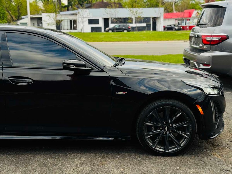 Cadillac CT5 Vehicle Full-screen Gallery Image 03