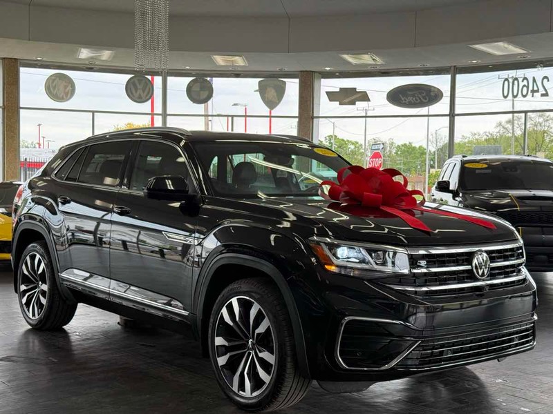 Volkswagen Atlas Cross Sport Vehicle Full-screen Gallery Image 01