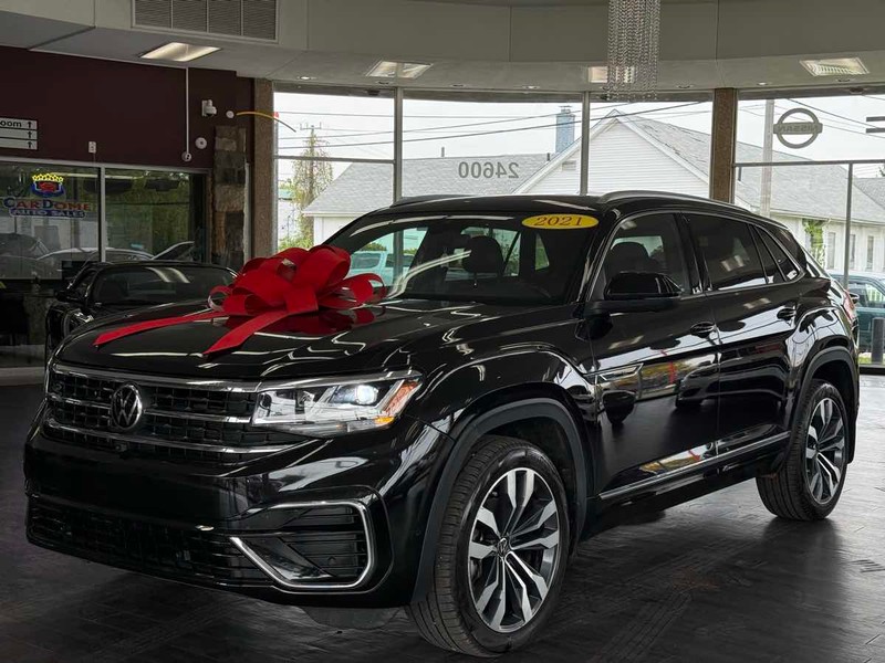 Volkswagen Atlas Cross Sport Vehicle Full-screen Gallery Image 02