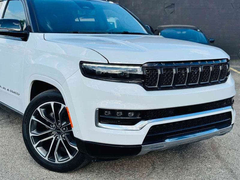 Jeep Grand Wagoneer L Vehicle Full-screen Gallery Image 03