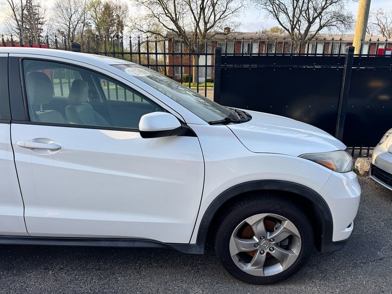 Honda HR-V Vehicle Full-screen Gallery Image 03