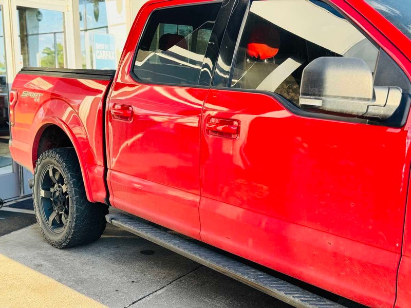 Ford F-150 Vehicle Full-screen Gallery Image 03
